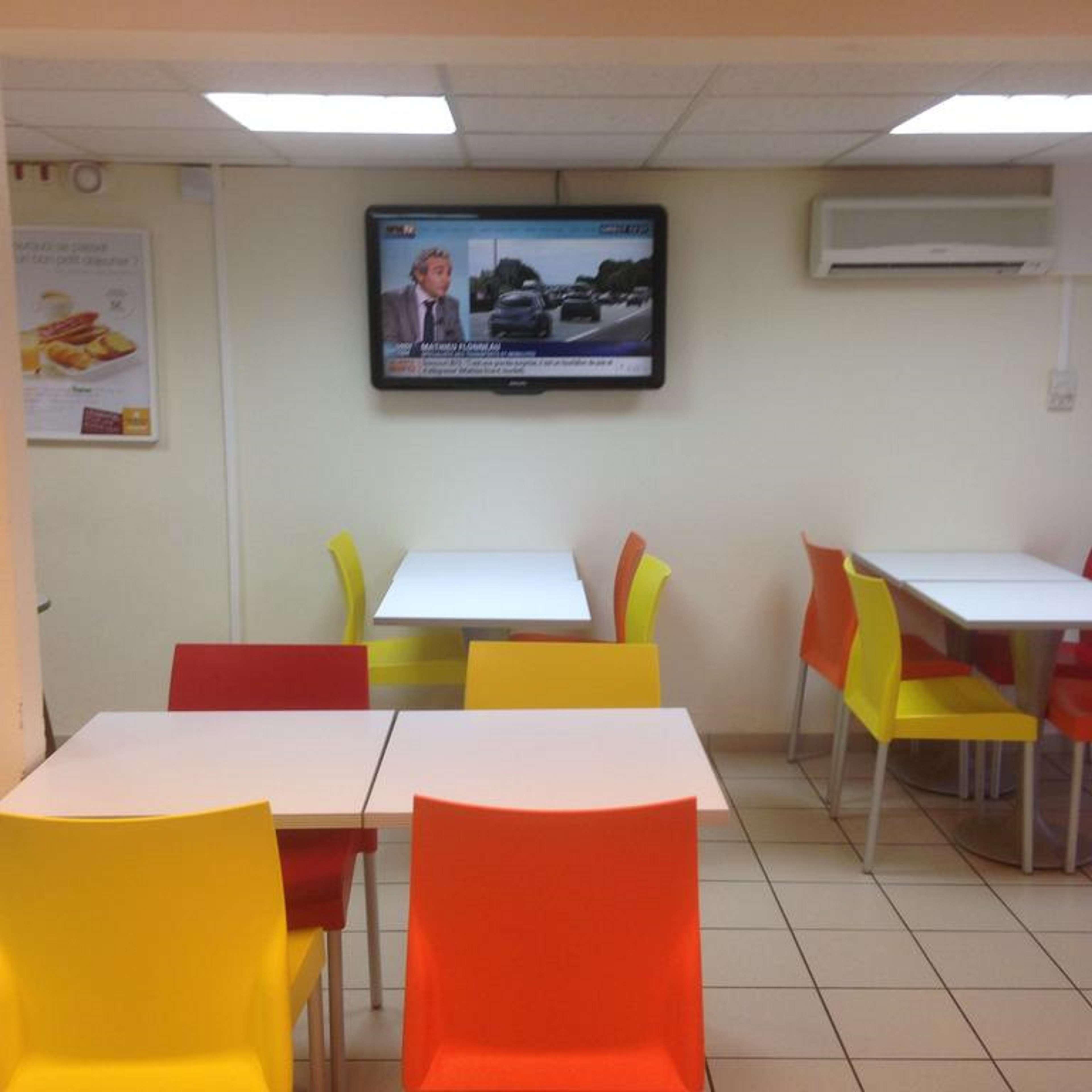 Kyriad Niort - La Creche Zewnętrze zdjęcie