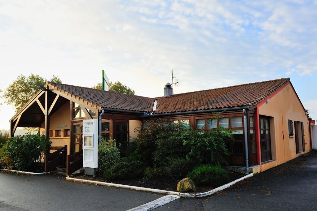 Kyriad Niort - La Creche Zewnętrze zdjęcie